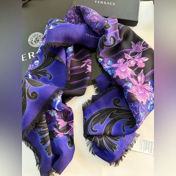 NWT VERSACE ORCHID BAROCCO
WOOL-SILK BLEND SHAWL/SCARF - Picture 8 of 11